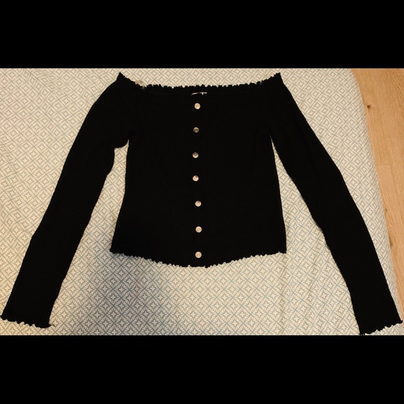 Ardene Tops - *SOLD* Ardene Off-Shoulder Longsleeve Blouse